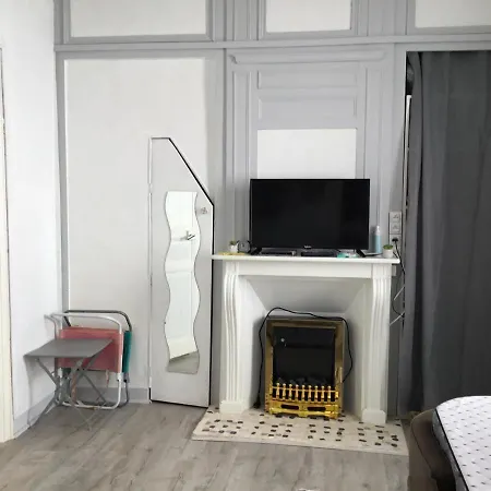 Avec Un Minimum De 3 Nuits 80 M De La Et 300 M Des Commerces