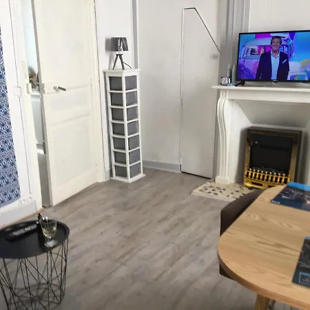 Avec Un Minimum De 3 Nuits 80 M De La Et 300 M Des Commerces 公寓