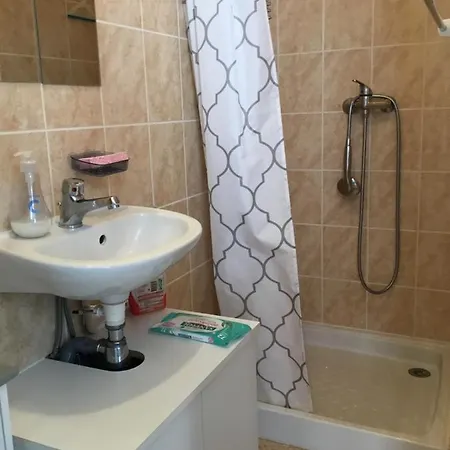 公寓 Avec Un Minimum De 3 Nuits 80 M De La Et 300 M Des Commerces