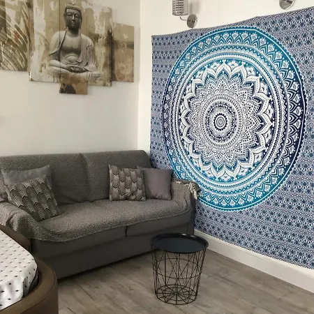 Avec Un Minimum De 3 Nuits 80 M De La Et 300 M Des Commerces *